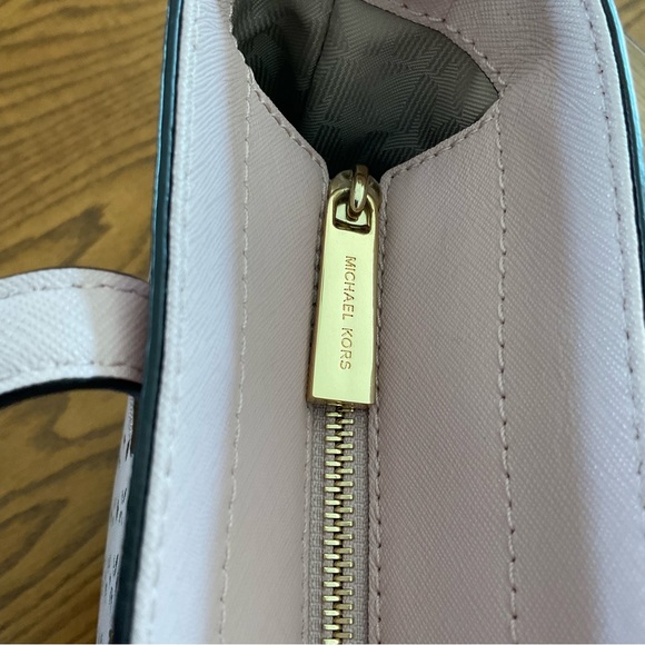 Michael Kors Hayley Handbag/Crossbody - Picture 6 of 10